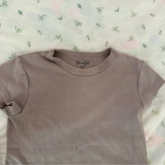 Brandy Melville Tshirt - Picture 2 of 6